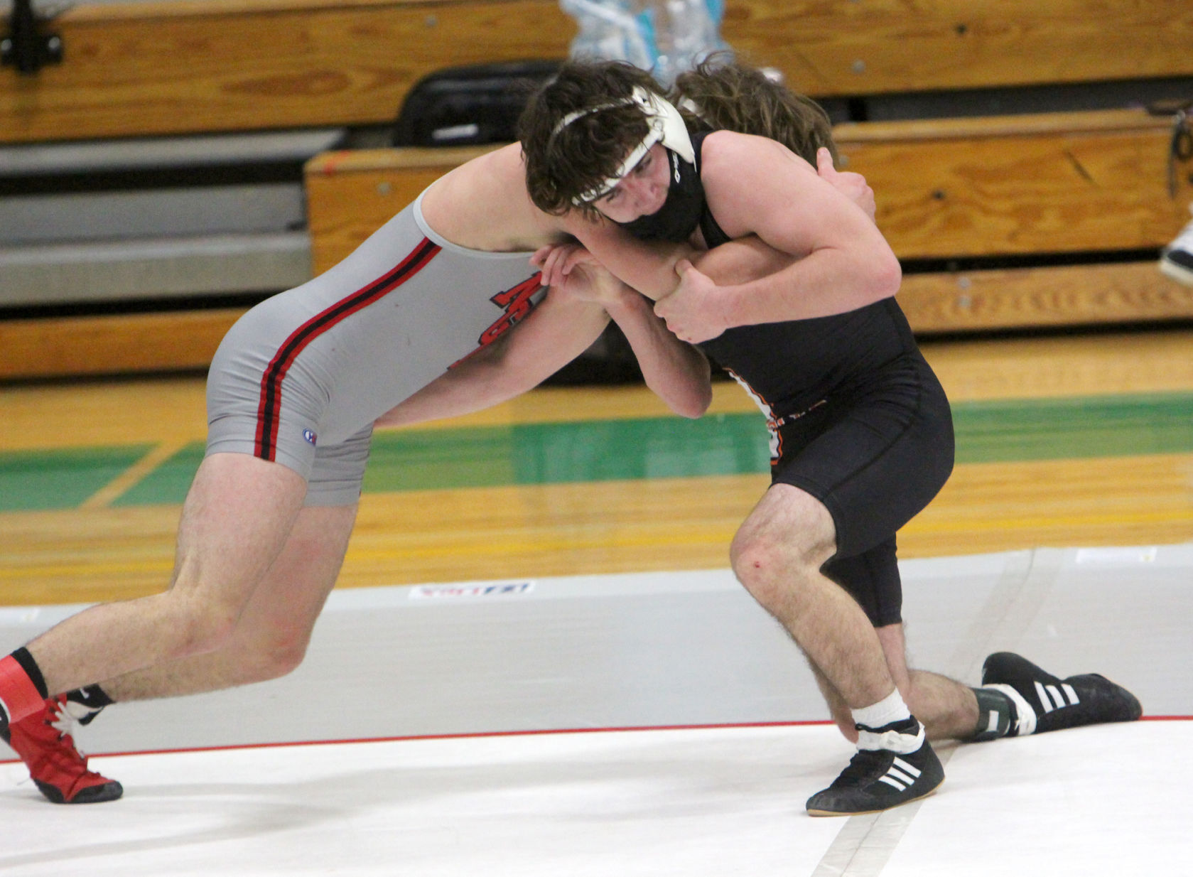 Division 2 prep wrestling regionals at Eau Claire Regis/Altoona 1-30-21